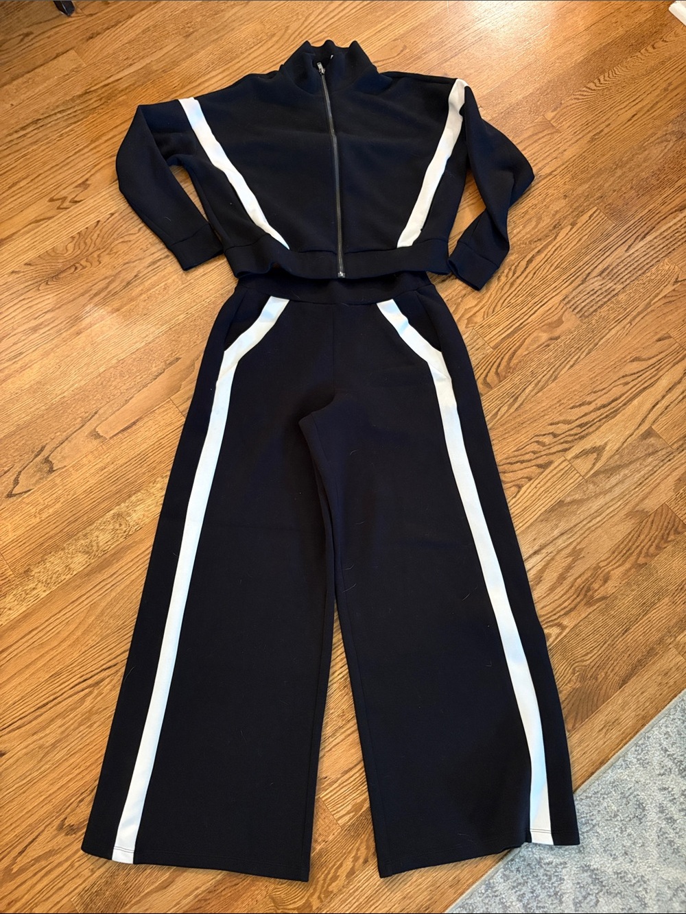 SPANX AirEssentials Black & White Tracksuit - Size Medium